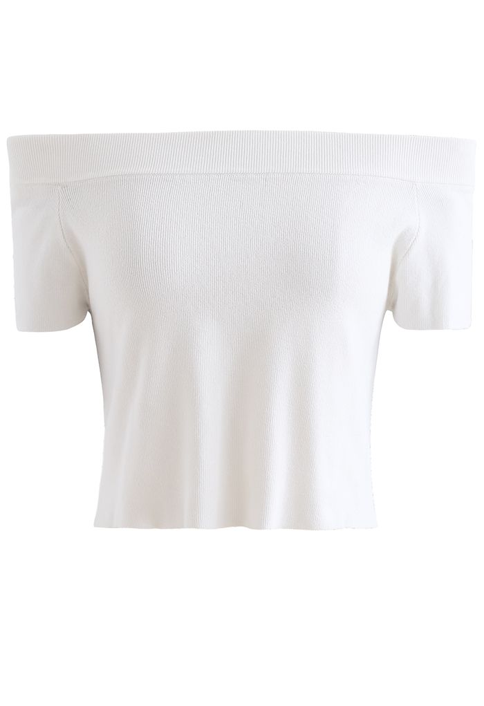Haut court en tricot à manches courtes et épaules dénudées en blanc
