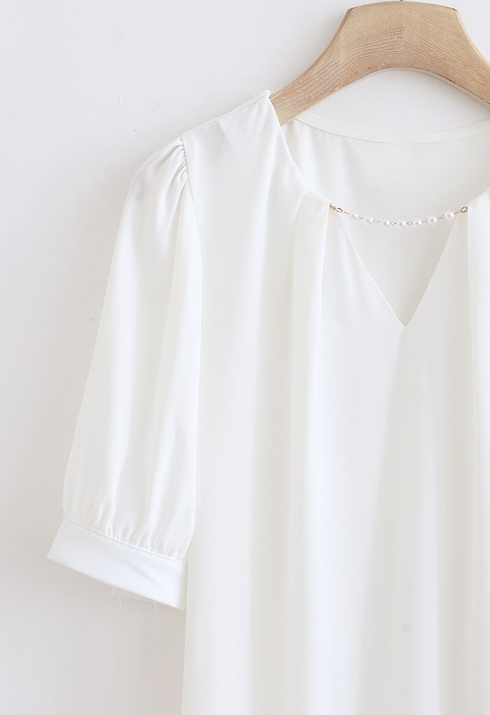 Chemise en satin à col nacré en blanc