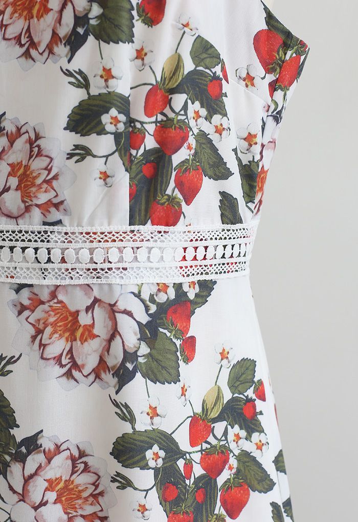 Robe camisole à imprimé fraises et fleurs