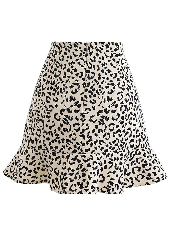 Mini-jupe froncée à l'avant avec ourlet à volants léopard en crème