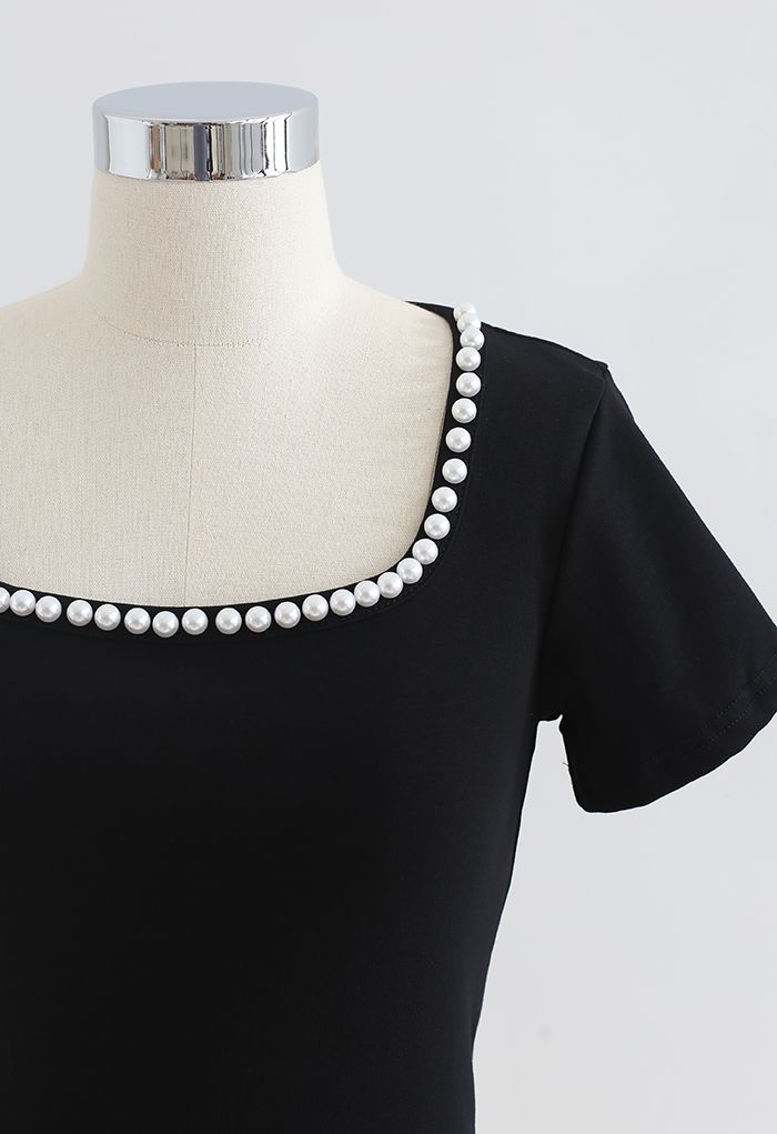 Haut court ajusté orné de perles en noir