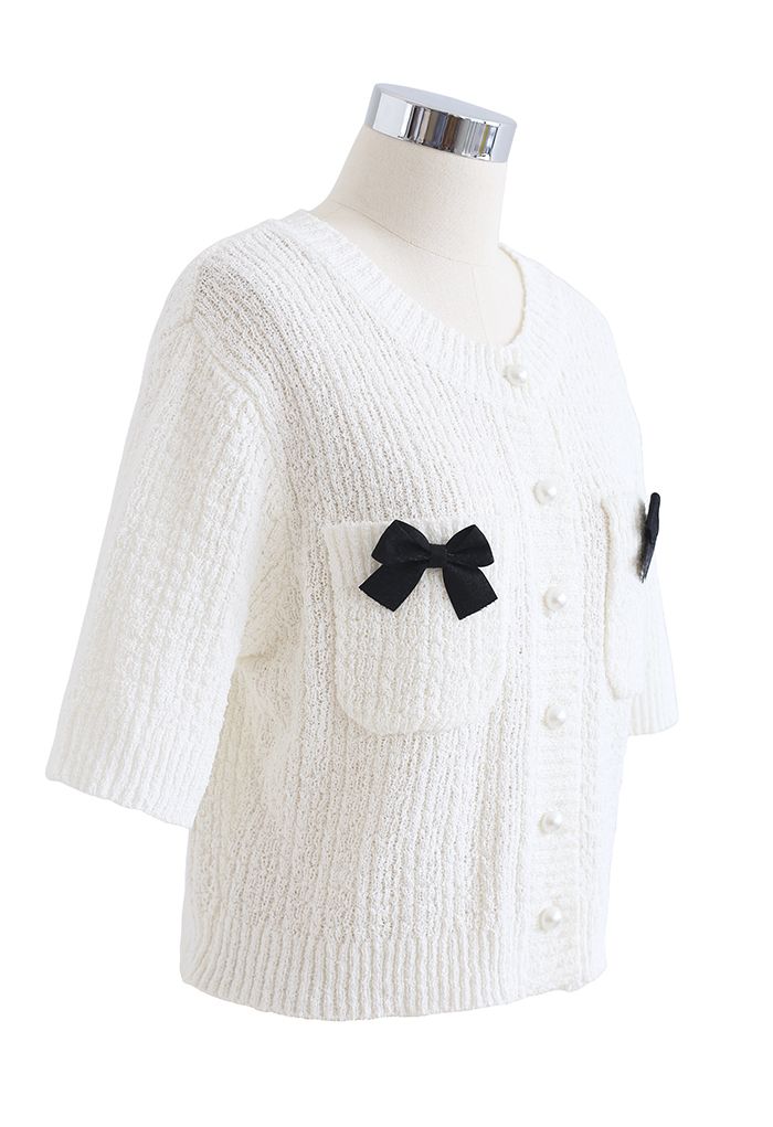 Cardigan en tricot boutonné décoré de nœuds en blanc