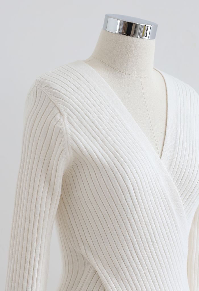 Haut en tricot côtelé ajusté croisé en blanc