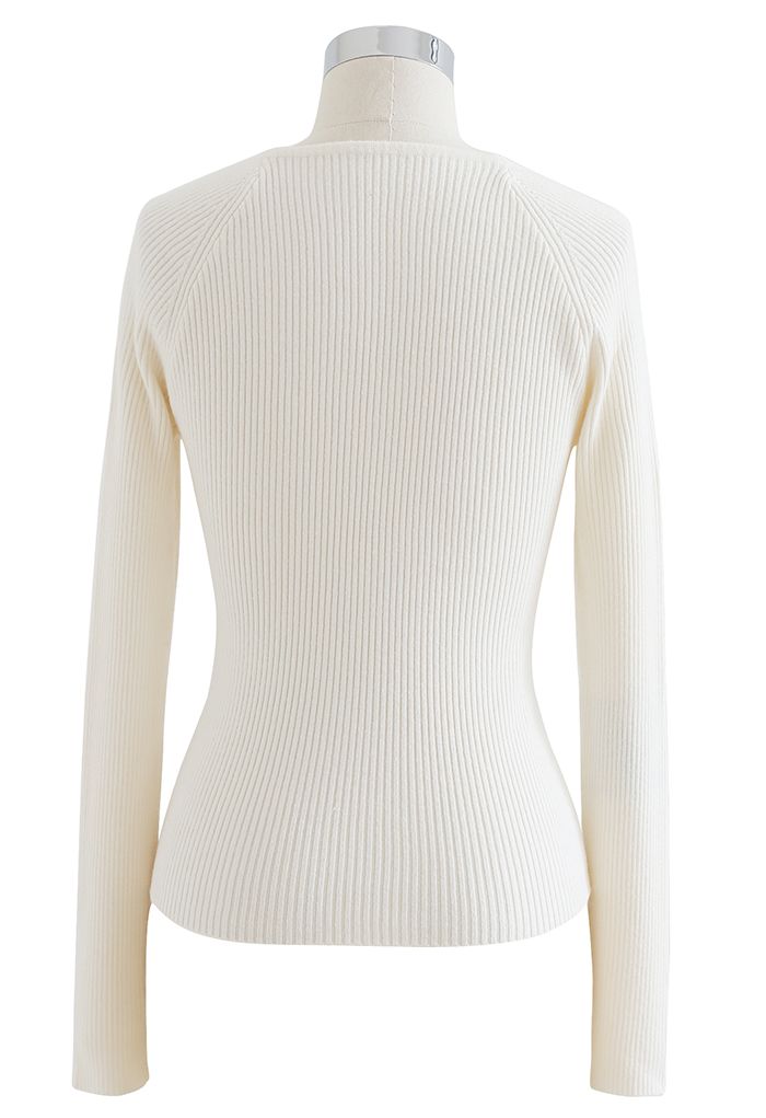 Haut en tricot ajusté à manches longues et encolure carrée en blanc