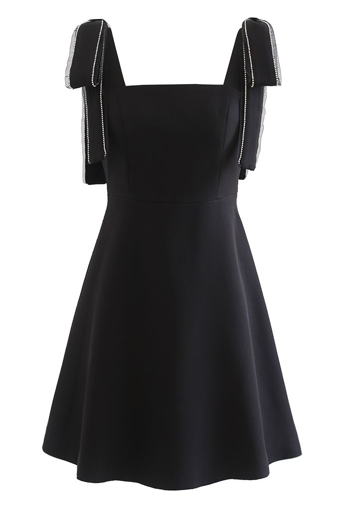 Mini robe à bords en cristal et épaules avec nœud papillon en noir