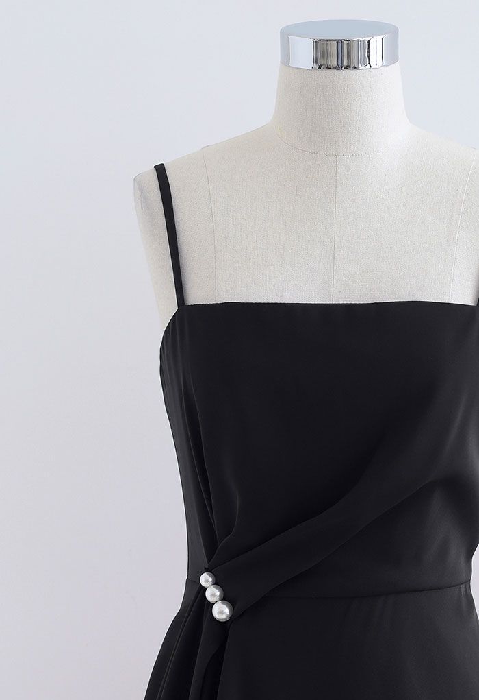 Robe caraco asymétrique drapée froncée à bordure perlée en noir