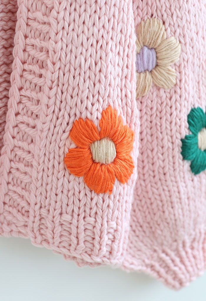 Cardigan épais tricoté à la main Stitch Flowers en rose