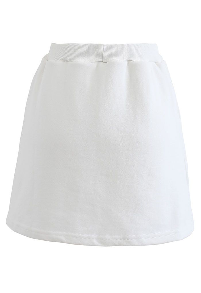 Mini jupe-short en coton avec poche à cordon en blanc
