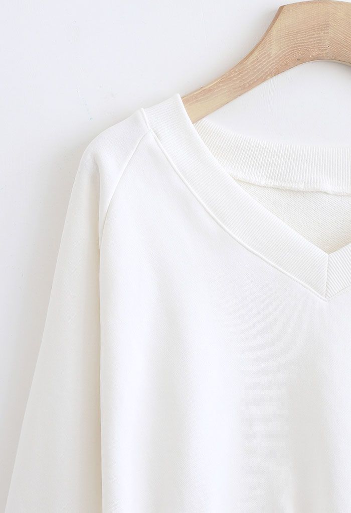Sweat-shirt court surdimensionné à col en V en coton blanc