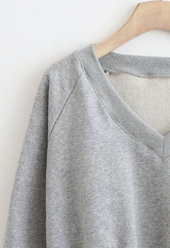 Sweat-shirt court surdimensionné à col en V en coton gris