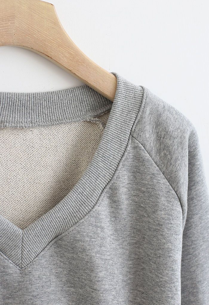 Sweat-shirt court surdimensionné à col en V en coton gris