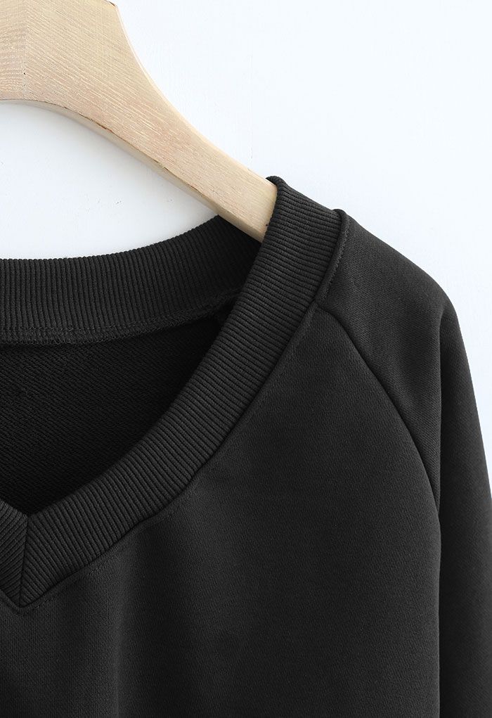 Sweat-shirt court surdimensionné à col en V en coton noir