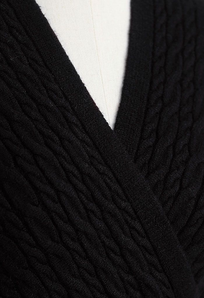 Pull court cache-cœur en tricot torsadé en noir