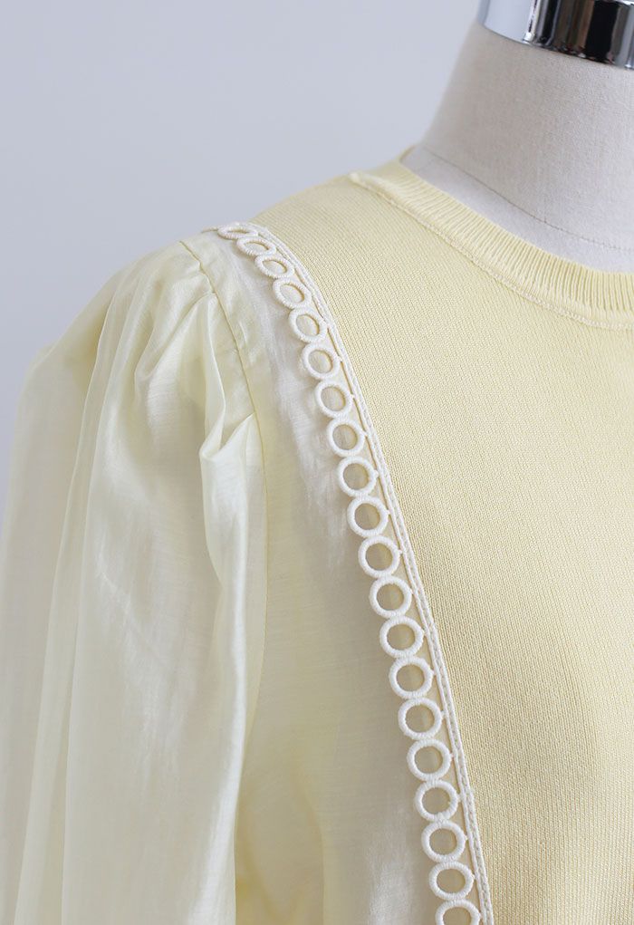 Haut court en tricot épissé à manches transparentes en jaune
