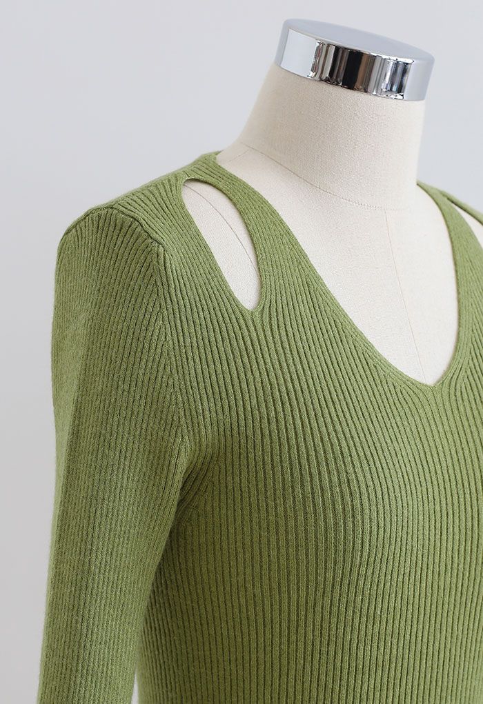 Haut en tricot ajusté aux épaules découpées en vert