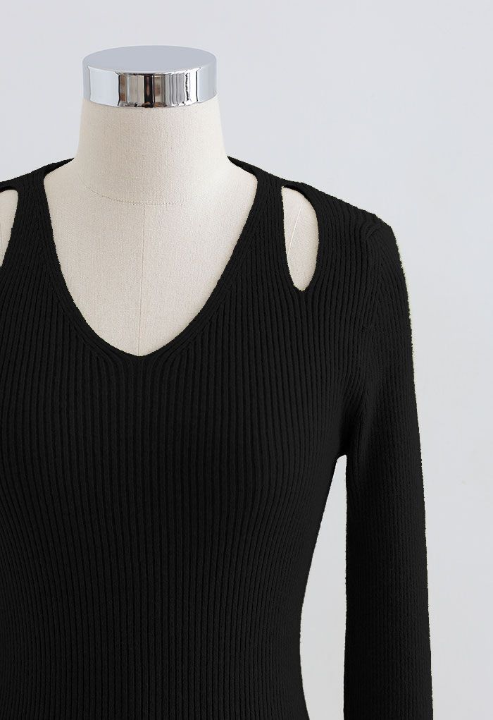 Haut en tricot ajusté aux épaules découpées en noir