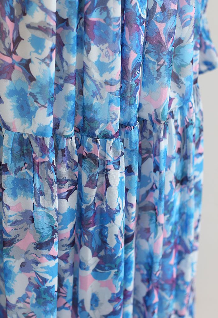 Robe mi-longue froncée à fleurs aquarelle en bleu