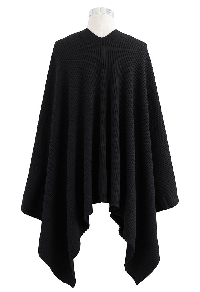 Cape poncho boutonnée en tricot côtelé en noir