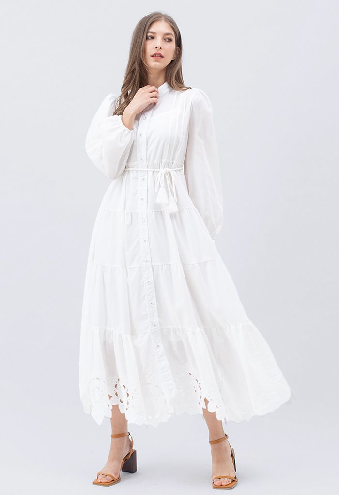 Robe longue en coton à fleurs découpées en blanc