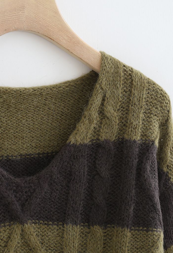 Pull en tricot torsadé à col en V avec blocs de couleur en olive