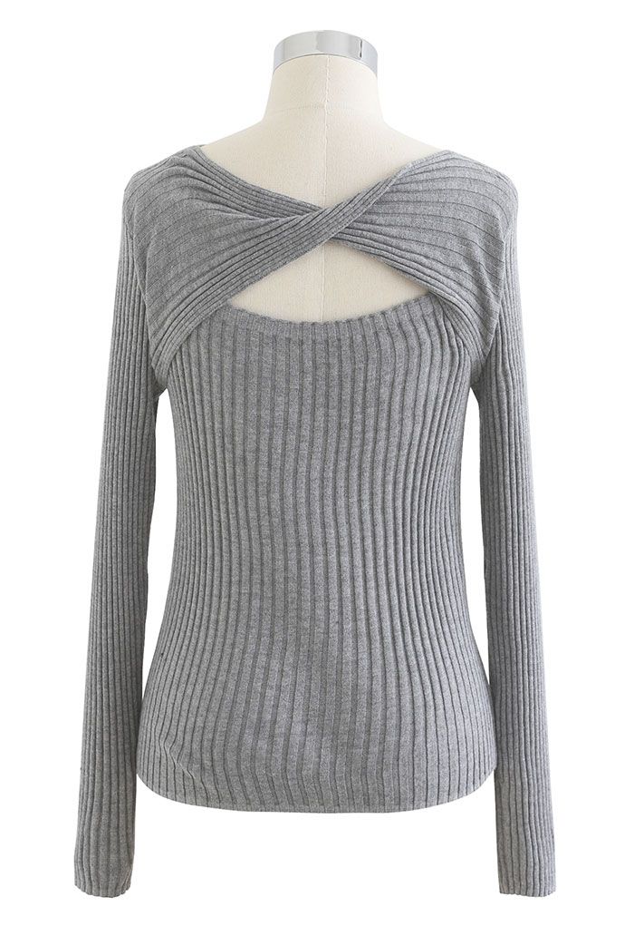 Haut en tricot ajusté à découpes torsadées en gris