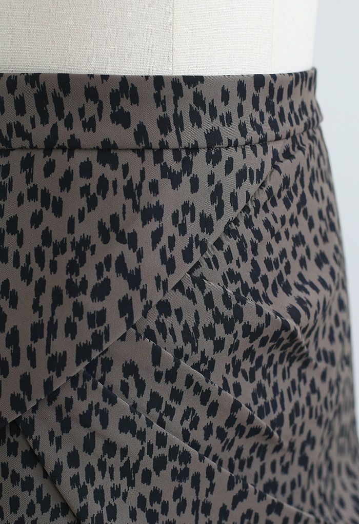 Mini-jupe asymétrique plissée sur le côté à imprimé animal en marron
