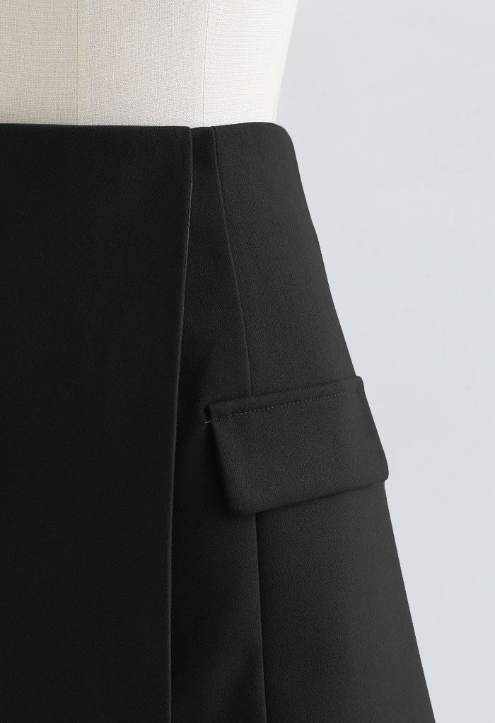 Mini-jupe taille haute à rabat en noir