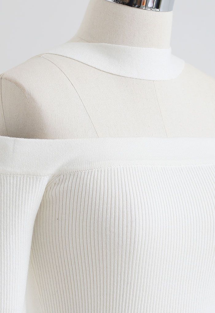 Haut court en tricot à épaules dénudées et col licou en blanc