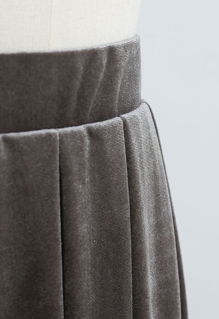 Jupe mi-longue plissée en velours brillant en gris
