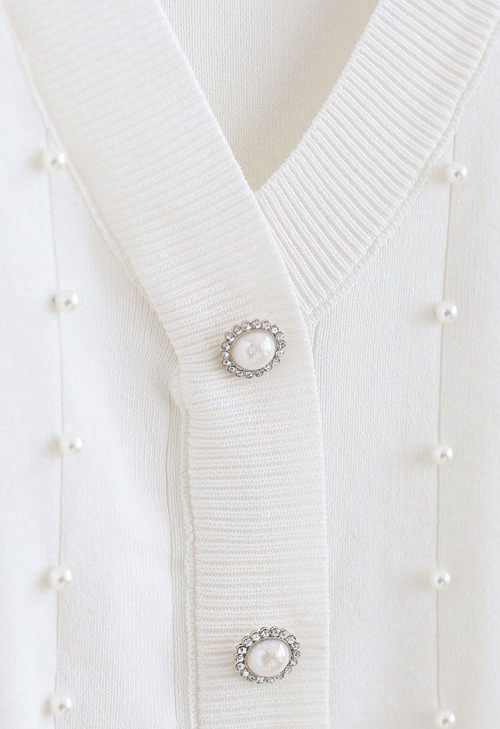 Haut en tricot boutonné nacré à manches transparentes en blanc