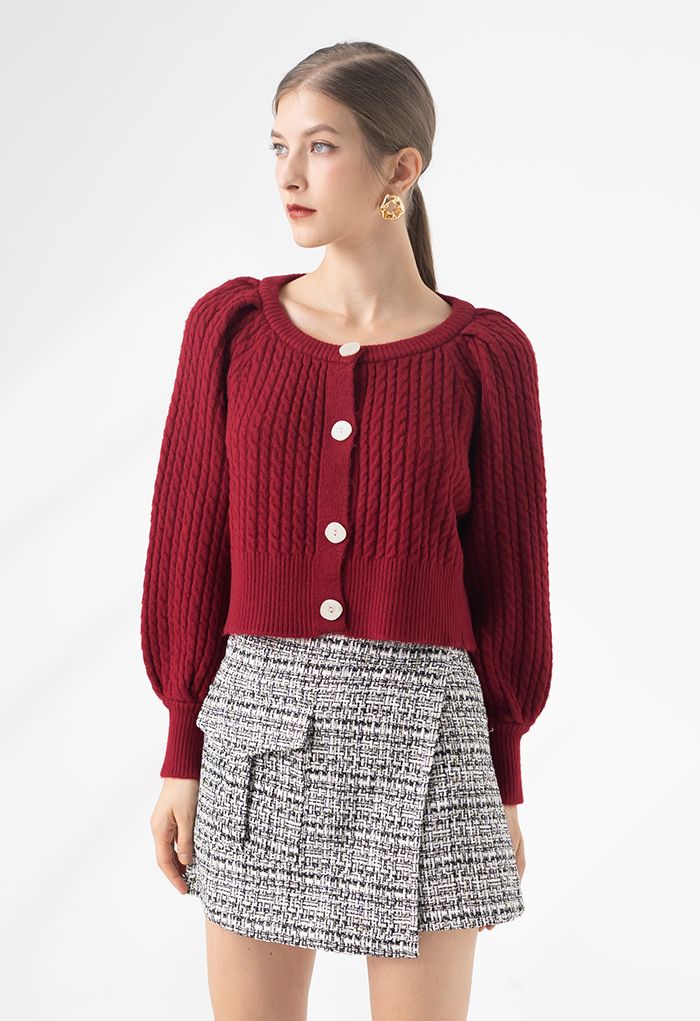 Cardigan court boutonné en tricot tressé en rouge