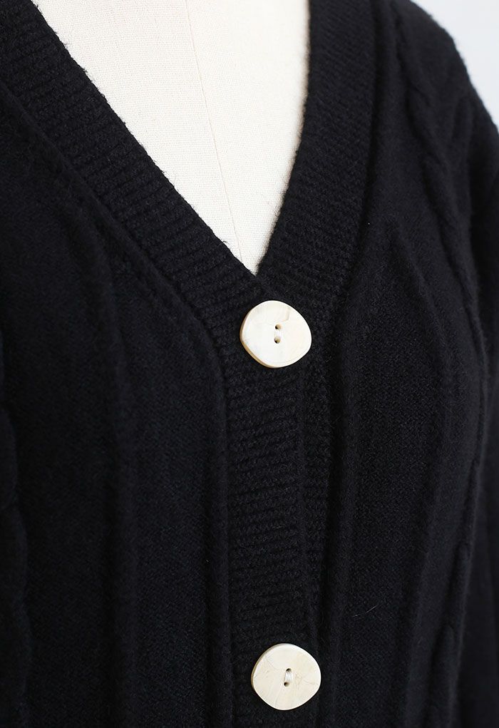 Mini robe en tricot boutonnée à col en V en noir