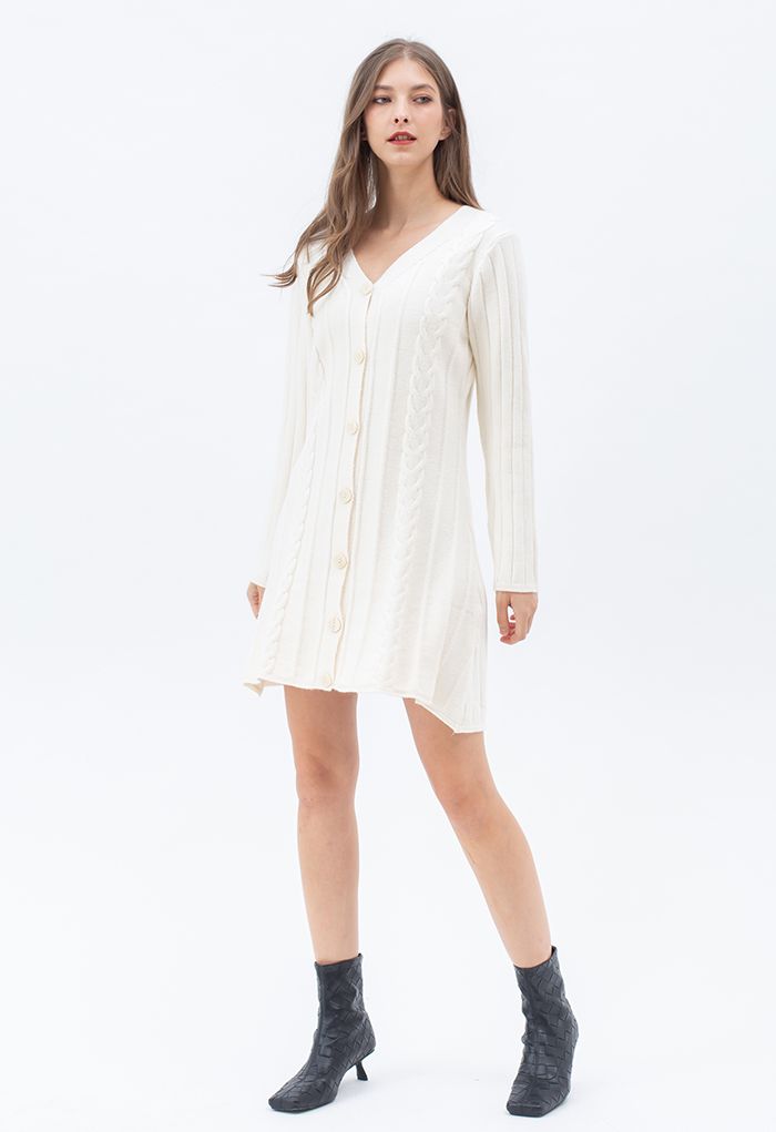 Mini robe en tricot boutonnée à col en V en crème