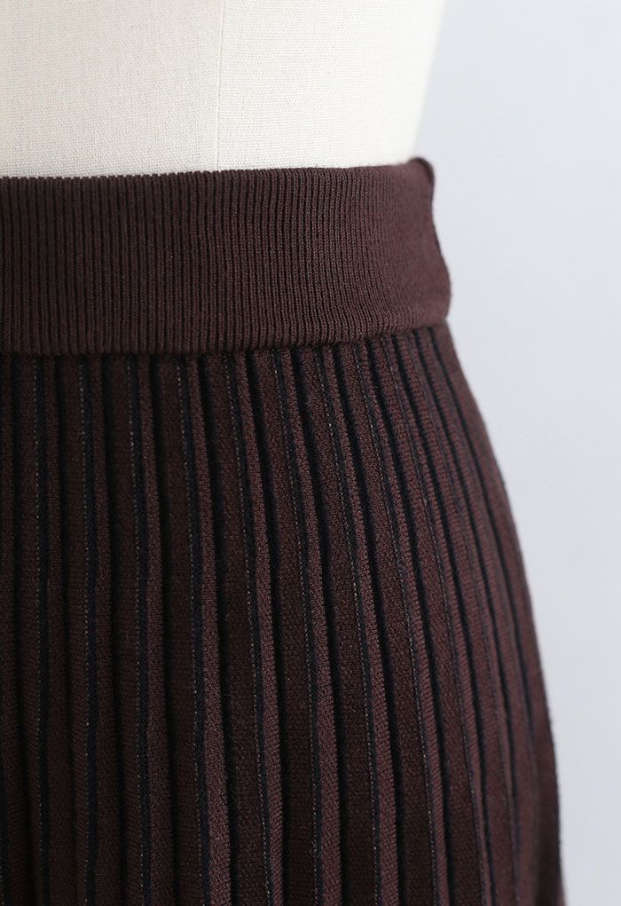 Jupe mi-longue en tricot plissé contrasté à ourlet à pampilles en marron