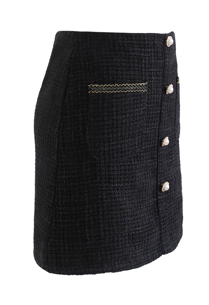Mini-jupe en tweed décorée de boutons et de poches en noir