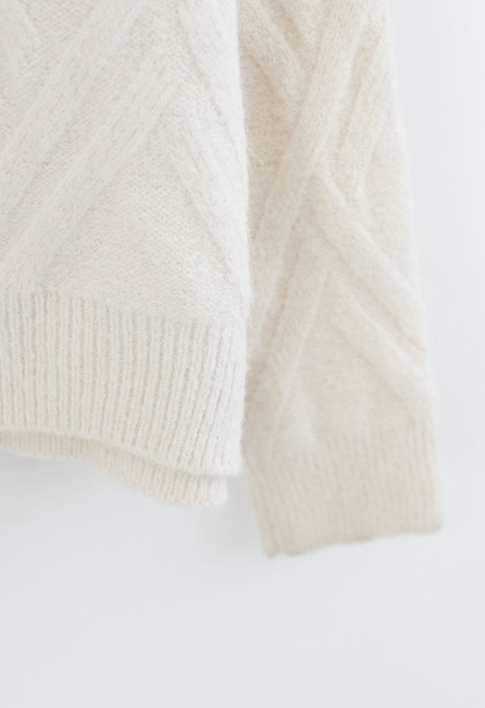 Pull en tricot flou à motif entrecroisé en crème