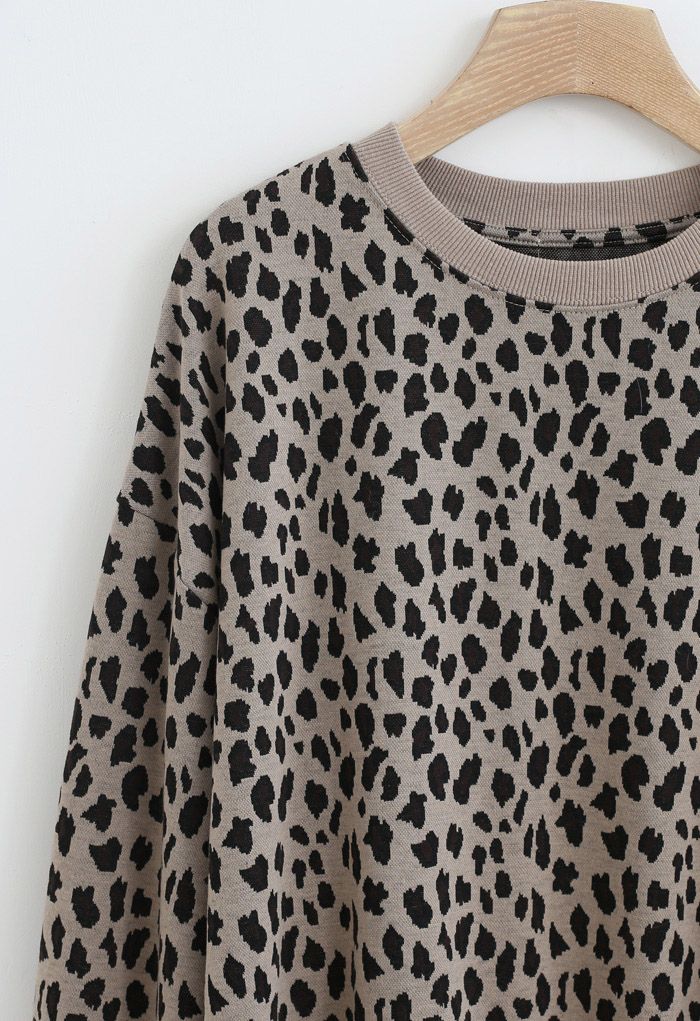 Sweat-shirt à col rond et imprimé léopard en fauve