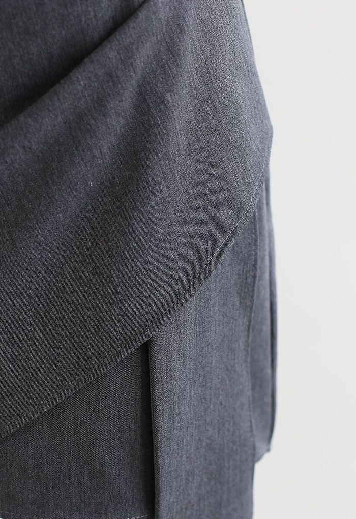 Mini-jupe asymétrique plissée froncée en gris