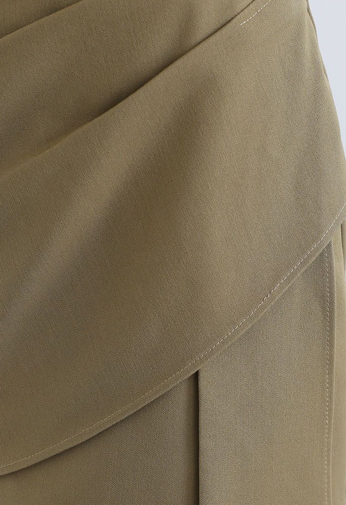 Mini-jupe asymétrique plissée froncée en kaki