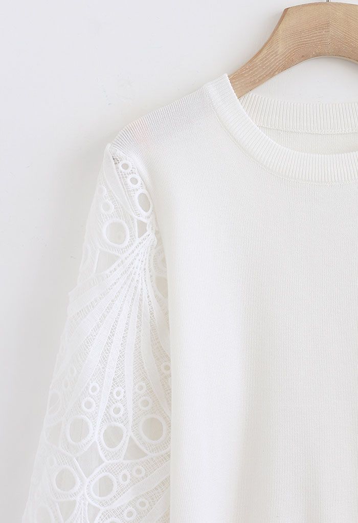 Haut en tricot à manches bouffantes en crochet festonné en blanc