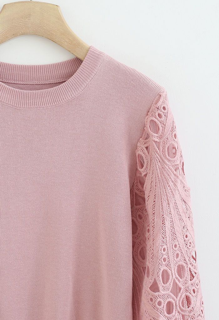 Haut en tricot à manches bouffantes au crochet festonné en rose