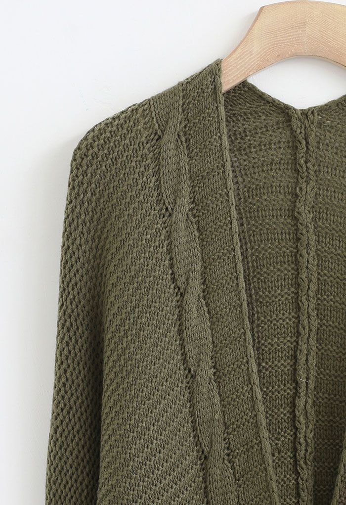 Cardigan en tricot tressé avec poche avant ouverte en vert armée