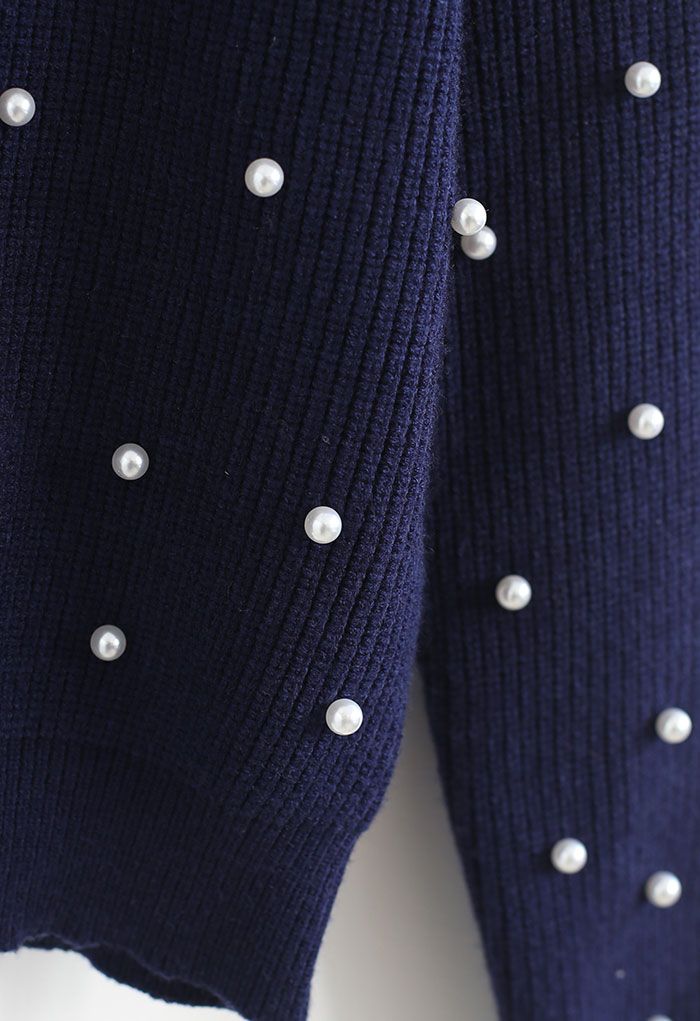 Haut en tricot orné de perles à col montant en bleu marine