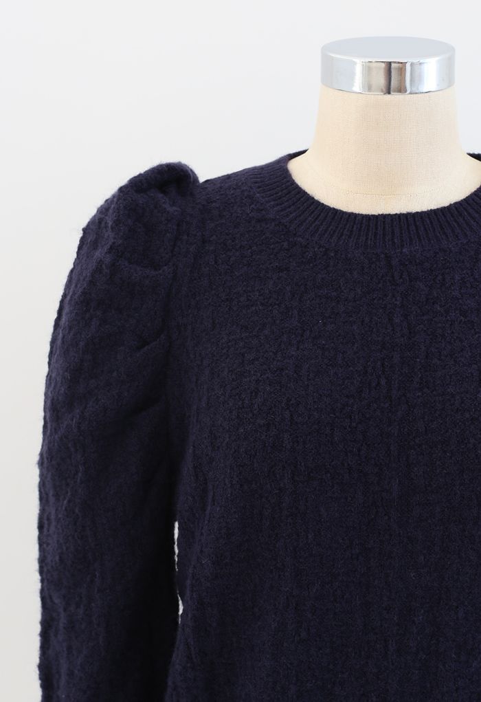 Pull en tricot texturé à épaules bouffantes en bleu marine