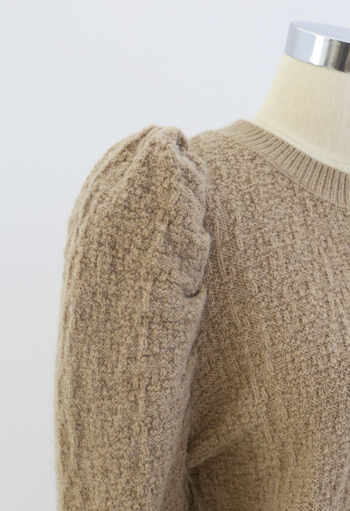Pull en tricot texturé à épaules bouffantes en fauve