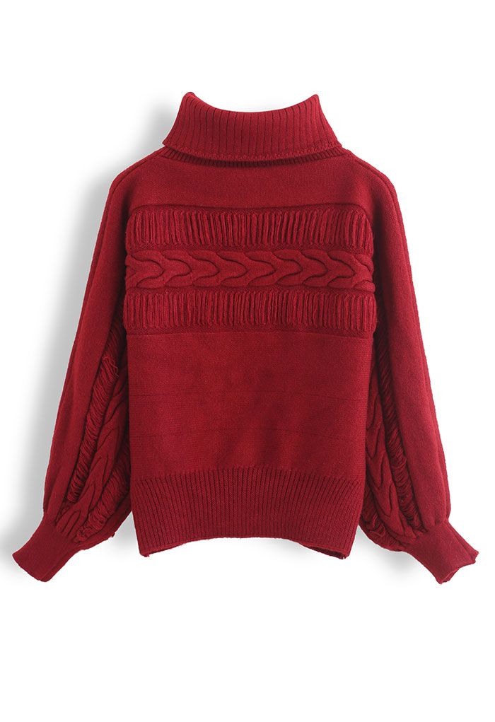 Pull en tricot à col roulé avec détails frangés en rouge