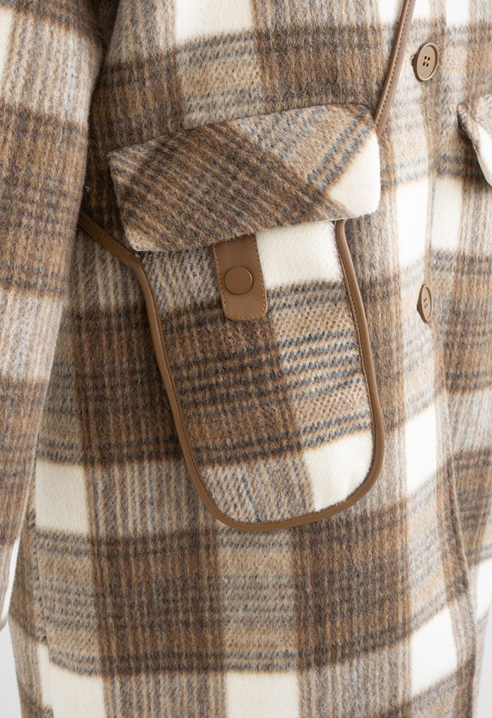 Manteau long en laine mélangée à carreaux avec étui de téléphone à bandoulière en fauve clair