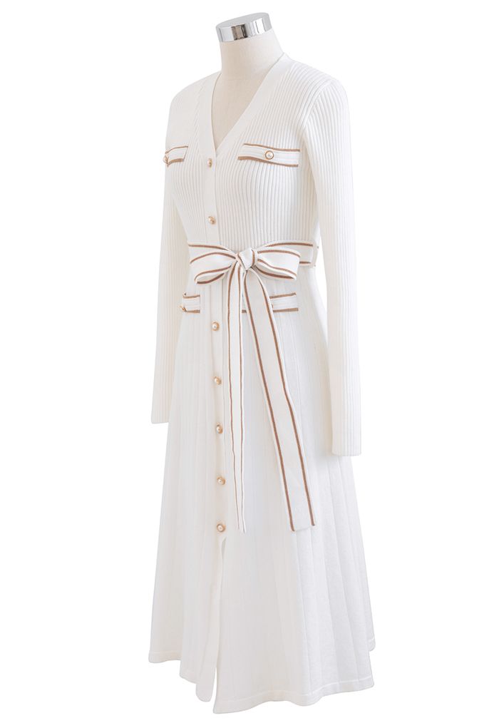 Robe en maille boutonnée à lignes contrastées scintillantes en blanc