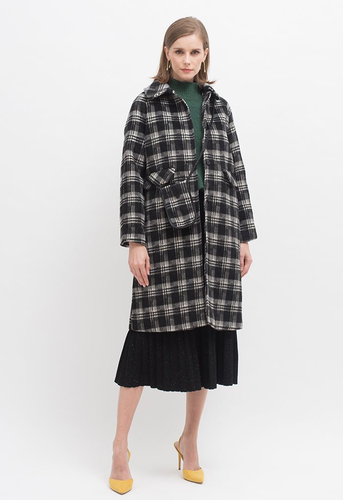 Manteau long en laine mélangée à carreaux avec étui de téléphone à bandoulière en noir