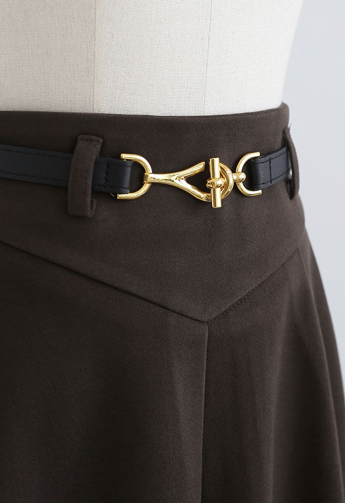 Jupe mi-longue A-Line avec ceinture à boucle métallique en marron